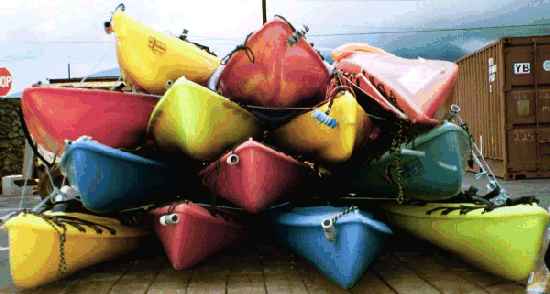 End of the road at the Kahalui docks (and if you thinks the BOATS look tired...)